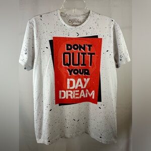 DON’T QUIT YOUR DAY DREAM. Size Medium. Short sleeve. Free Cultr Express.